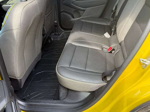 Used 2024 Chevrolet Trax ACTIV w/ Sunroof Package FWD image 19
