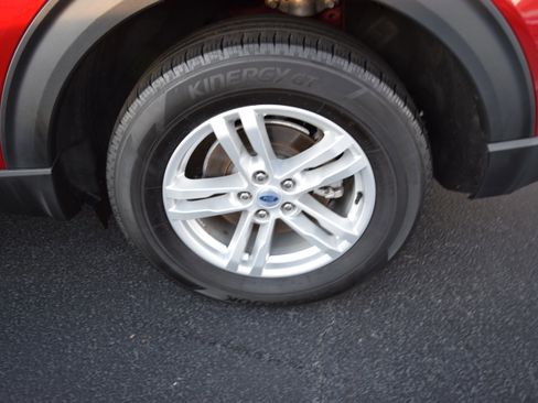 Certified 2023 Ford Explorer XLT w/ Equipment Group 202A image 7