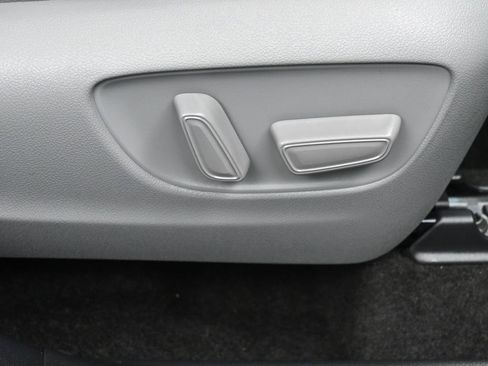 Certified 2024 Toyota Highlander XLE AWD/4WD image 37