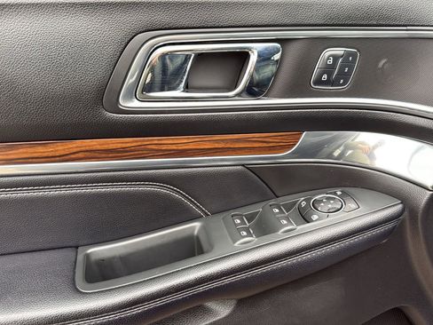 Used 2017 Ford Explorer Limited w/ Equipment Group 301A image 8