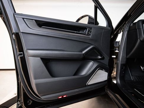 Certified 2025 Porsche Cayenne Turbo GT AWD/4WD image 23