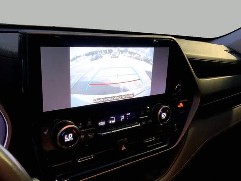 Used 2023 Toyota Highlander XLE FWD image 26