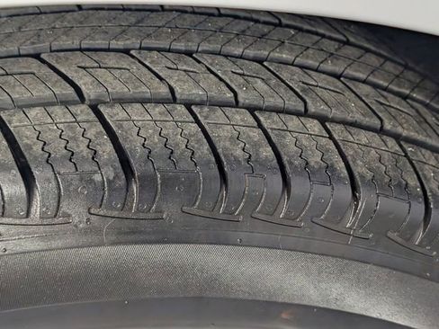 Used 2018 Chevrolet Equinox LS image 9