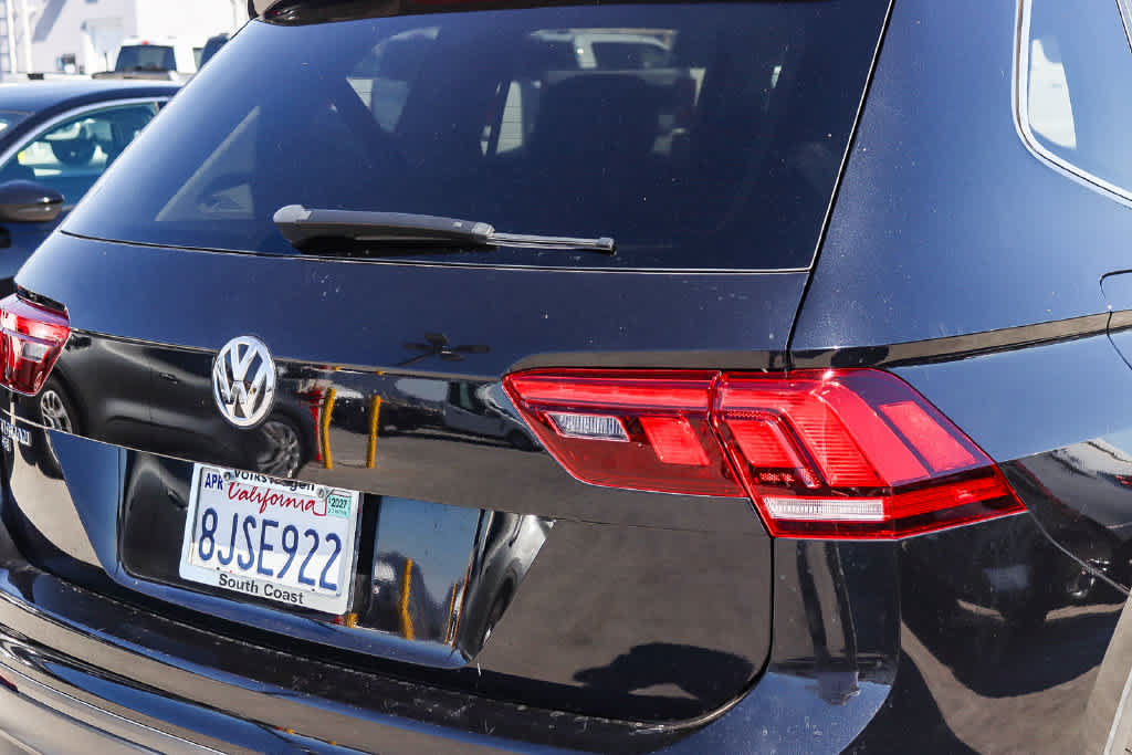 Used 2019 Volkswagen Tiguan SE w/ Panoramic Sunroof Package FWD image 9