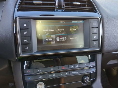 Used 2018 Jaguar F-PACE Prestige image 23