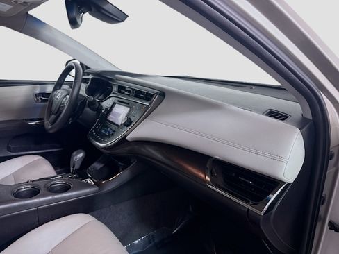 Used 2017 Toyota Avalon XLE image 30