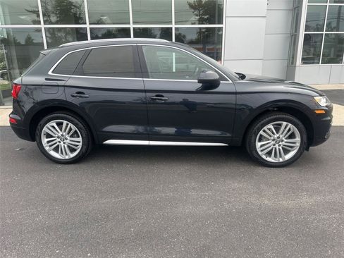 Used 2018 Audi Q5 2.0T Premium Plus w/ Premium Plus Package AWD/4WD image 2