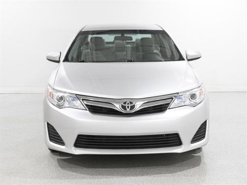 Used 2013 Toyota Camry LE image 2