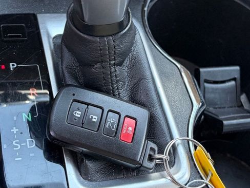 Used 2015 Toyota Highlander XLE AWD/4WD image 12