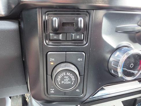 Used 2024 Ford F350 Lariat w/ Lariat Ultimate Package AWD/4WD image 50
