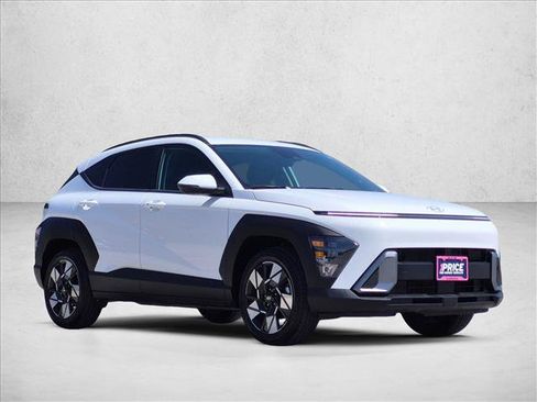 Used 2025 Hyundai Kona SEL FWD image 3