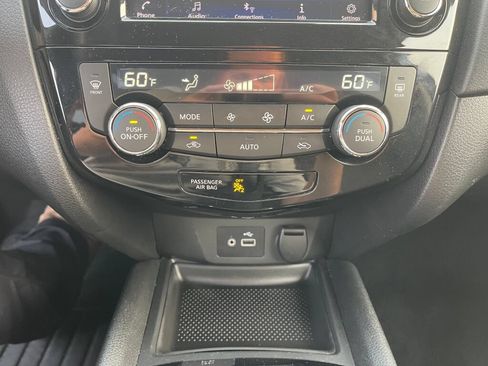 Used 2020 Nissan Rogue SV AWD/4WD image 12