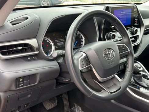 Certified 2025 Toyota Highlander XLE AWD/4WD image 22