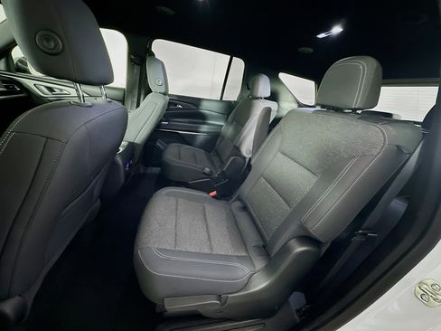 Used 2025 Chevrolet Traverse LT image 28