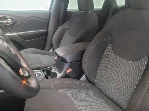 Used 2020 Jeep Cherokee Latitude FWD image 17