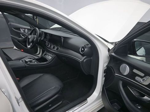 Used 2018 Mercedes-Benz E 300 4MATIC image 17