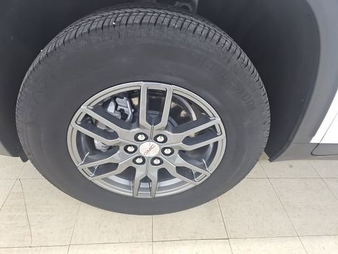 Used 2025 GMC Acadia Elevation image 24