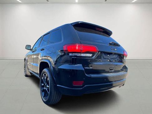 Used 2019 Jeep Grand Cherokee Altitude image 5