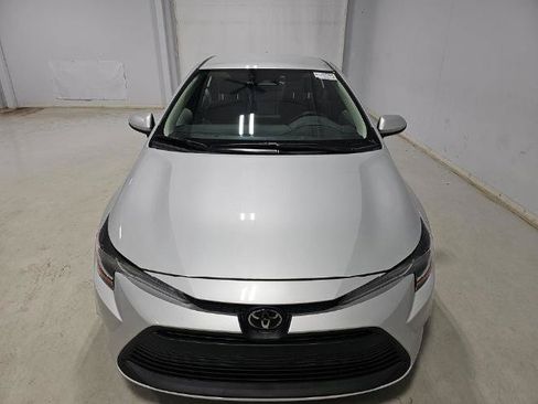 Used 2024 Toyota Corolla LE FWD image 2