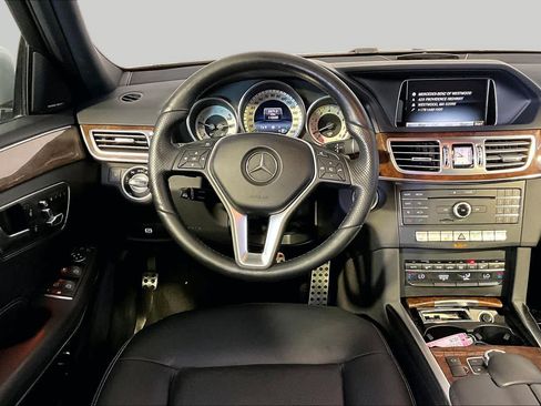 Used 2016 Mercedes-Benz E 350 4MATIC Wagon image 6
