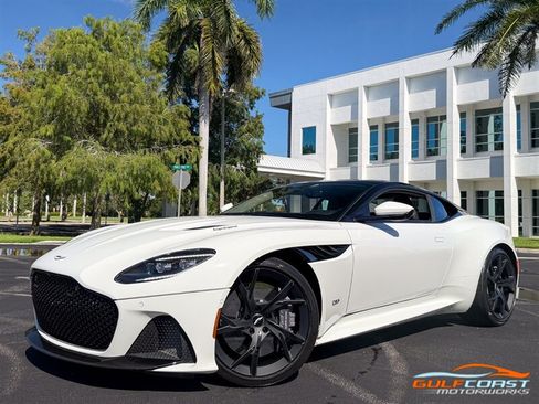 Used 2019 Aston Martin DBS Superleggera RWD image 11