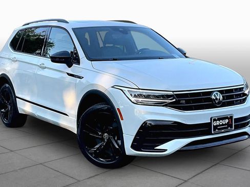 Used 2024 Volkswagen Tiguan SE R-Line AWD/4WD image 3
