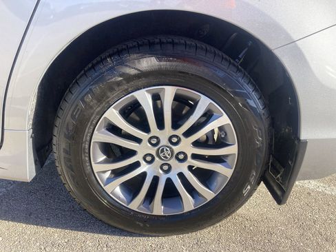 Certified 2020 Toyota Sienna XLE image 19
