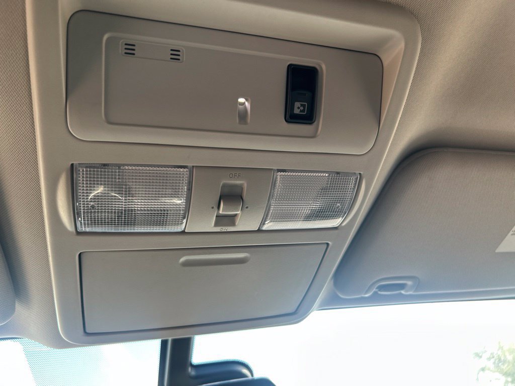 Used 2018 Nissan Titan SV w/ SV Convenience Package AWD/4WD image 19