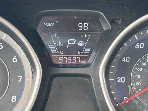 Used 2016 Hyundai Elantra SE image 28