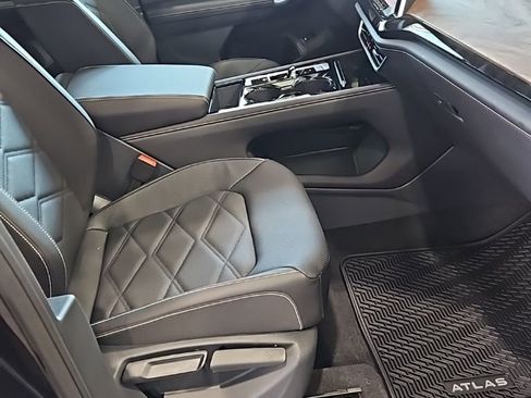 New 2026 Volkswagen Atlas SE image 14