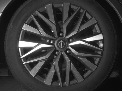 Used 2025 Nissan Altima 2.5 SV FWD image 15