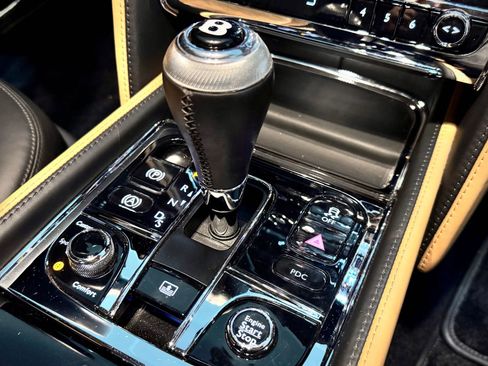 Used 2016 Bentley Mulsanne Speed image 23