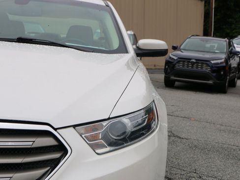 Used 2014 Ford Taurus SEL w/ Equipment Group 201A FWD image 13