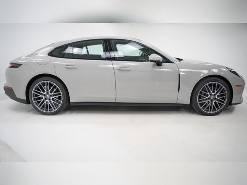 New 2025 Porsche Panamera 4 image 9