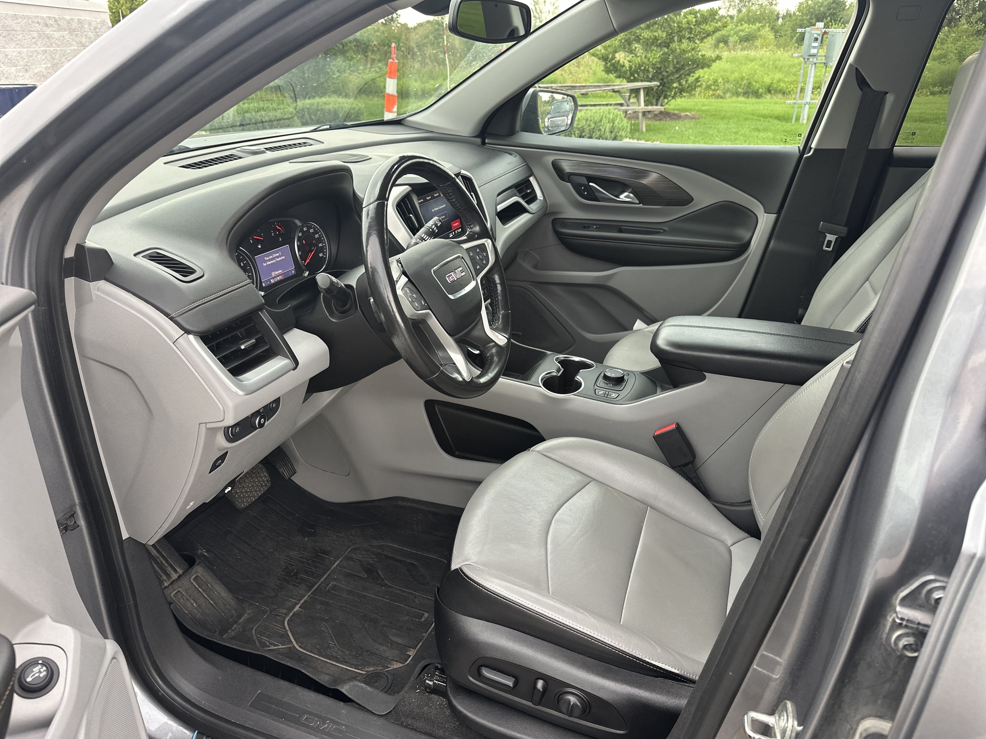Used 2019 GMC Terrain SLT w/ Preferred Package FWD image 9