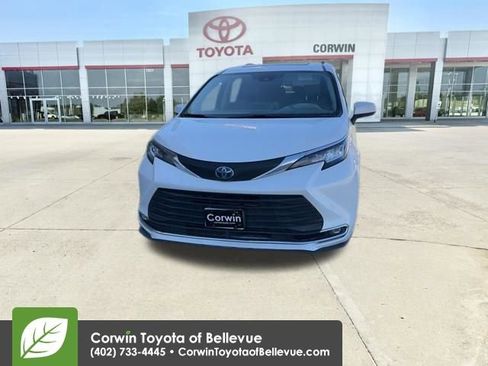 Used 2021 Toyota Sienna XLE w/ XLE Plus Package image 8
