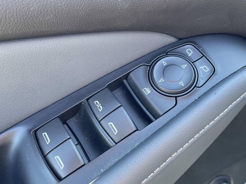 Used 2022 Buick Enclave Essence w/ Experience Buick Package image 17