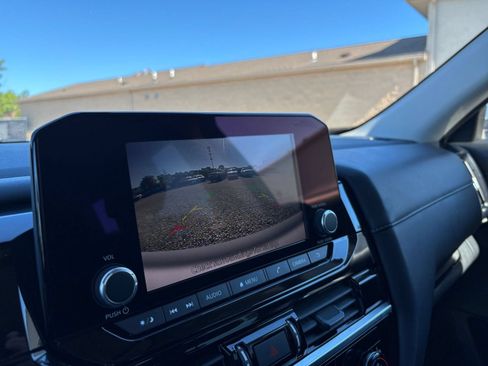 Used 2025 Nissan Pathfinder SV FWD image 25