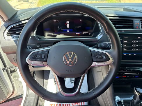 Used 2024 Volkswagen Tiguan SE w/ Panoramic Sunroof Package AWD/4WD image 16