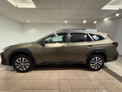 Used 2024 Subaru Outback Premium AWD/4WD image 2