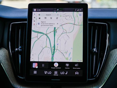 Certified 2026 Volvo XC60 B5 Plus w/ Climate Package PRO image 16