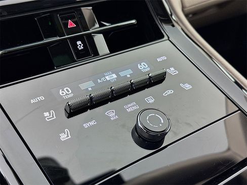 Used 2024 Porsche Panamera image 16