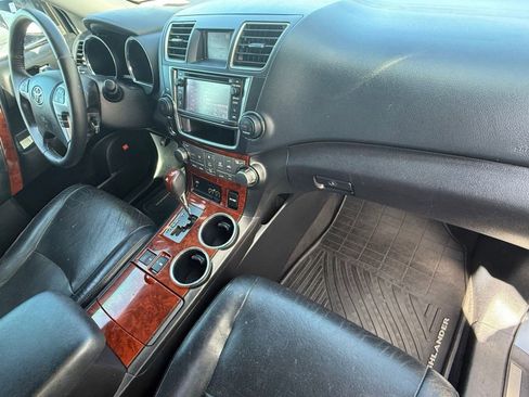 Used 2013 Toyota Highlander Limited image 32