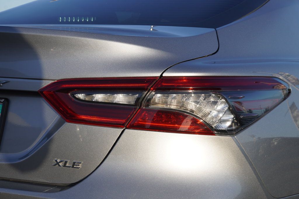 Used 2021 Toyota Camry XLE w/ Carpet Mat Package (TMS) FWD image 12