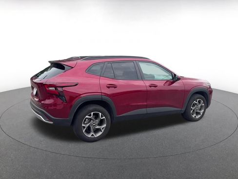 Used 2025 Chevrolet Trax LT FWD image 14