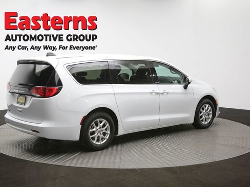 Used 2023 Chrysler Voyager LX image 41
