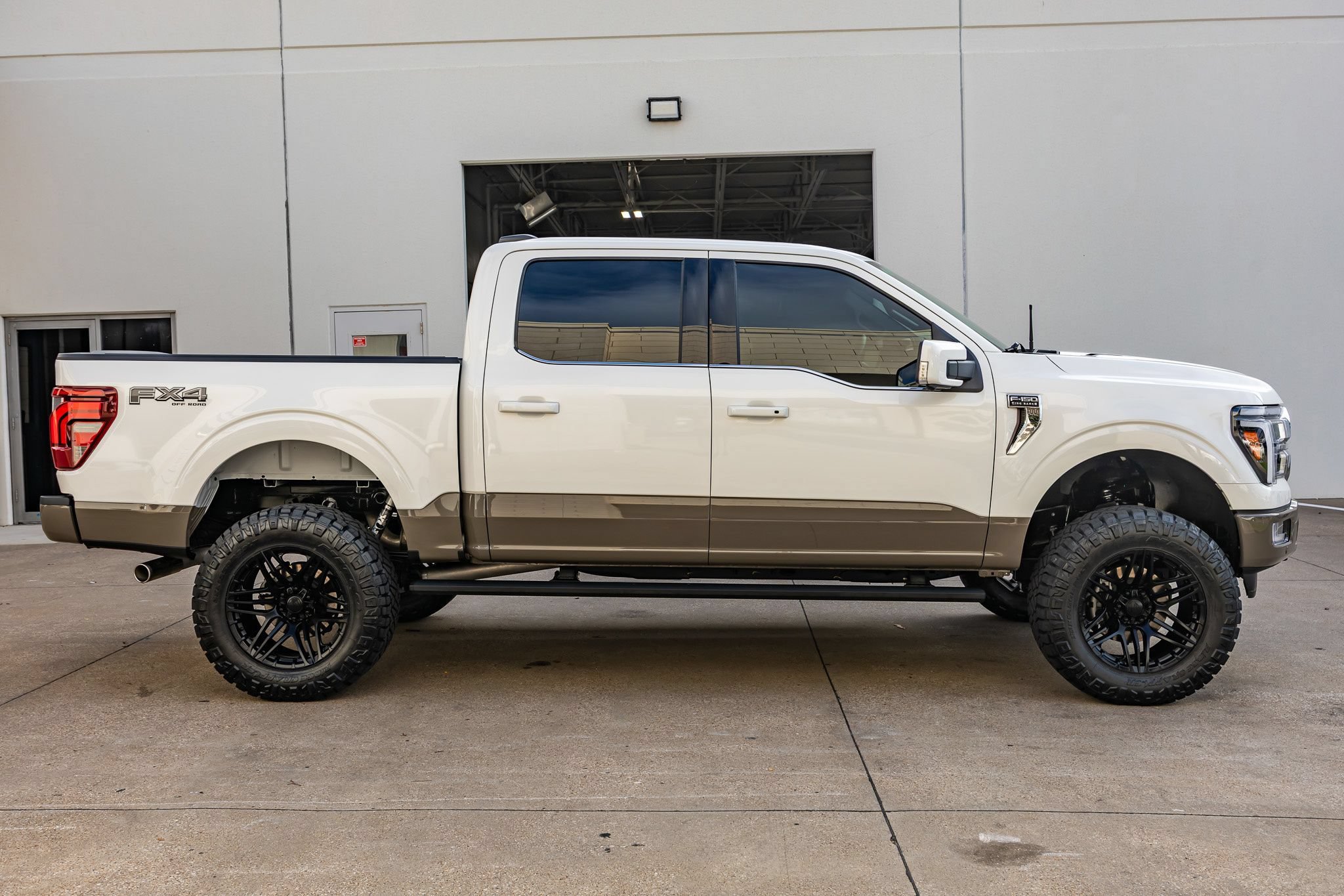 Used 2025 Ford F150 King Ranch w/ FX4 Off-Road Package AWD/4WD image 11