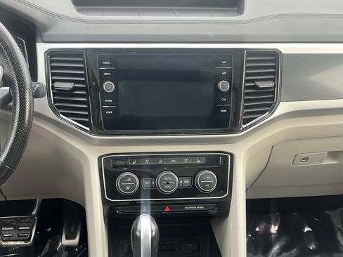 Used 2022 Volkswagen Atlas SEL Premium image 21