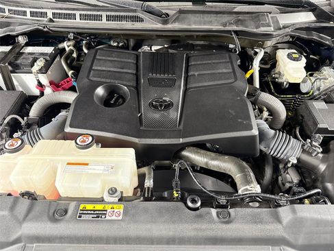 Used 2022 Toyota Tundra SR5 w/ SR5 Convenience Package image 40