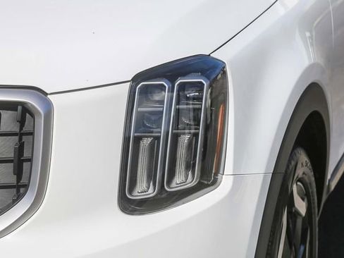 Used 2023 Kia Telluride EX w/ EX Captain's Chair Package image 6